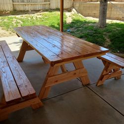 Picnic Tables And Outdoor Decorations 