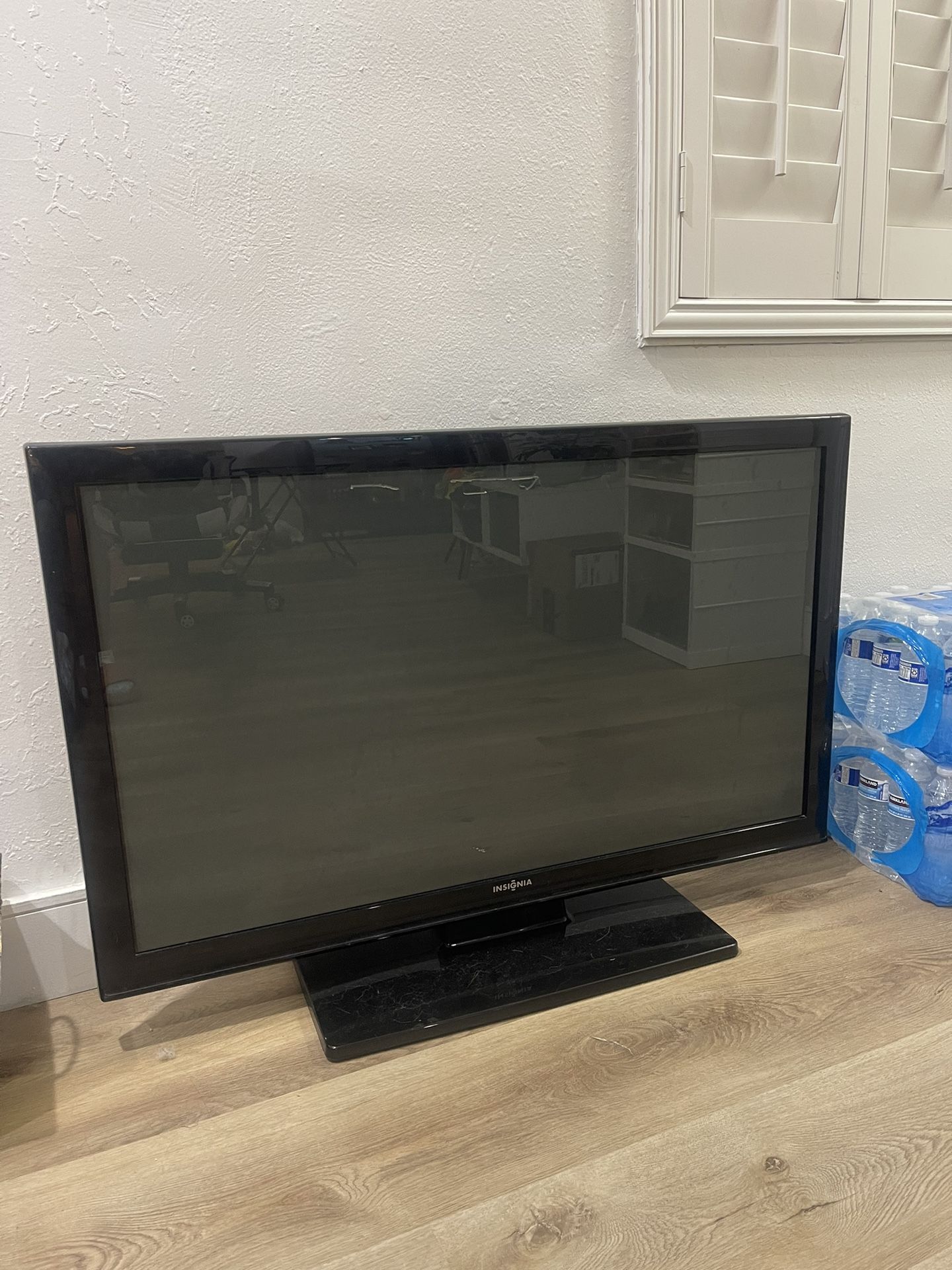 Working Pre-owned 40” Insignia Flat Screen TV (Read description)