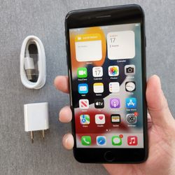 iPhone 7 Plus - UNLOCKED - Like New 