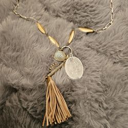 Stella Dot Victorian necklace. With Milky Quartz pendant