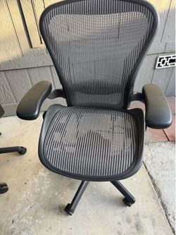 Herman Miller Aeron Chair Size B