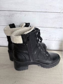 Cute black boots size 7