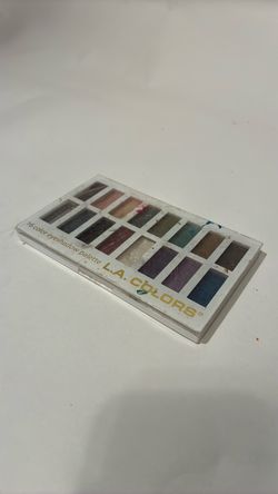 L.A. Colors 16 (15) Color Eyeshadow Palette