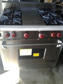 WOLF GOURMET STOVE 36"GAS NATURAL