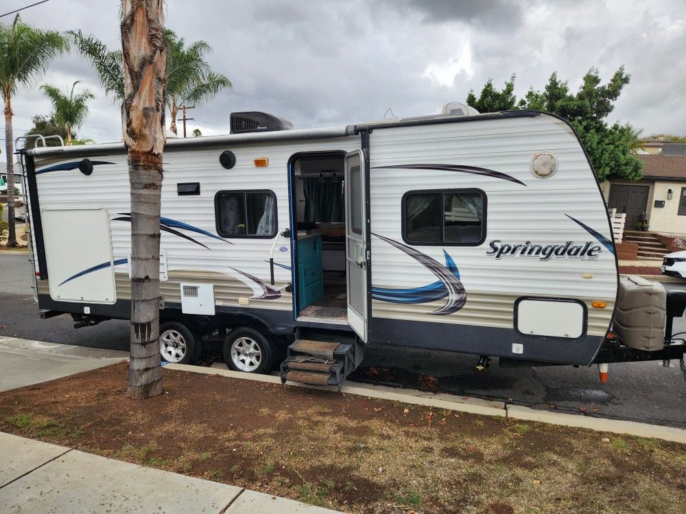  2014 26'Keystone Springdale 225RBGL Trailer 