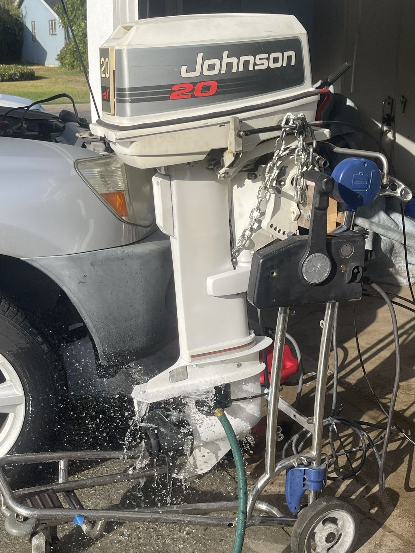 JONHSON 20HP OUTBOARD MOTOR w/ FUEL TANK