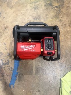 Milwaukee FUEL Cordless Air Compressor