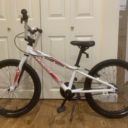 Specialized Hotrock 20” kids. Good condition. No issues. Ready to ride. 