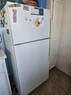 REFRIGERATOR. MEDIANO. SUPER. BUENO