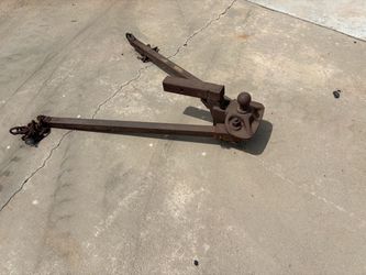 Adjustable trailer hitch
