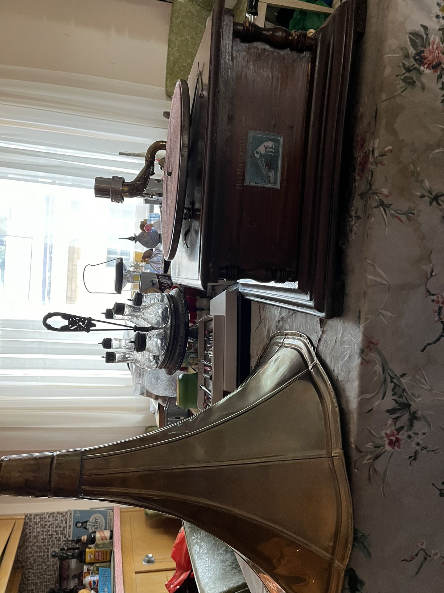 Older Reproduction Vic Masters Voice Gramophone With Horn