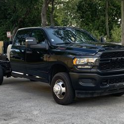 CLEAN TITLE 2023 RAM 3500 Tradesman Crew Cab 4x4