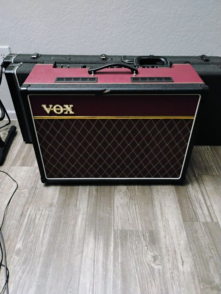 Used Maroon Vox Ac15 With Canvas Fitted Protective Cover