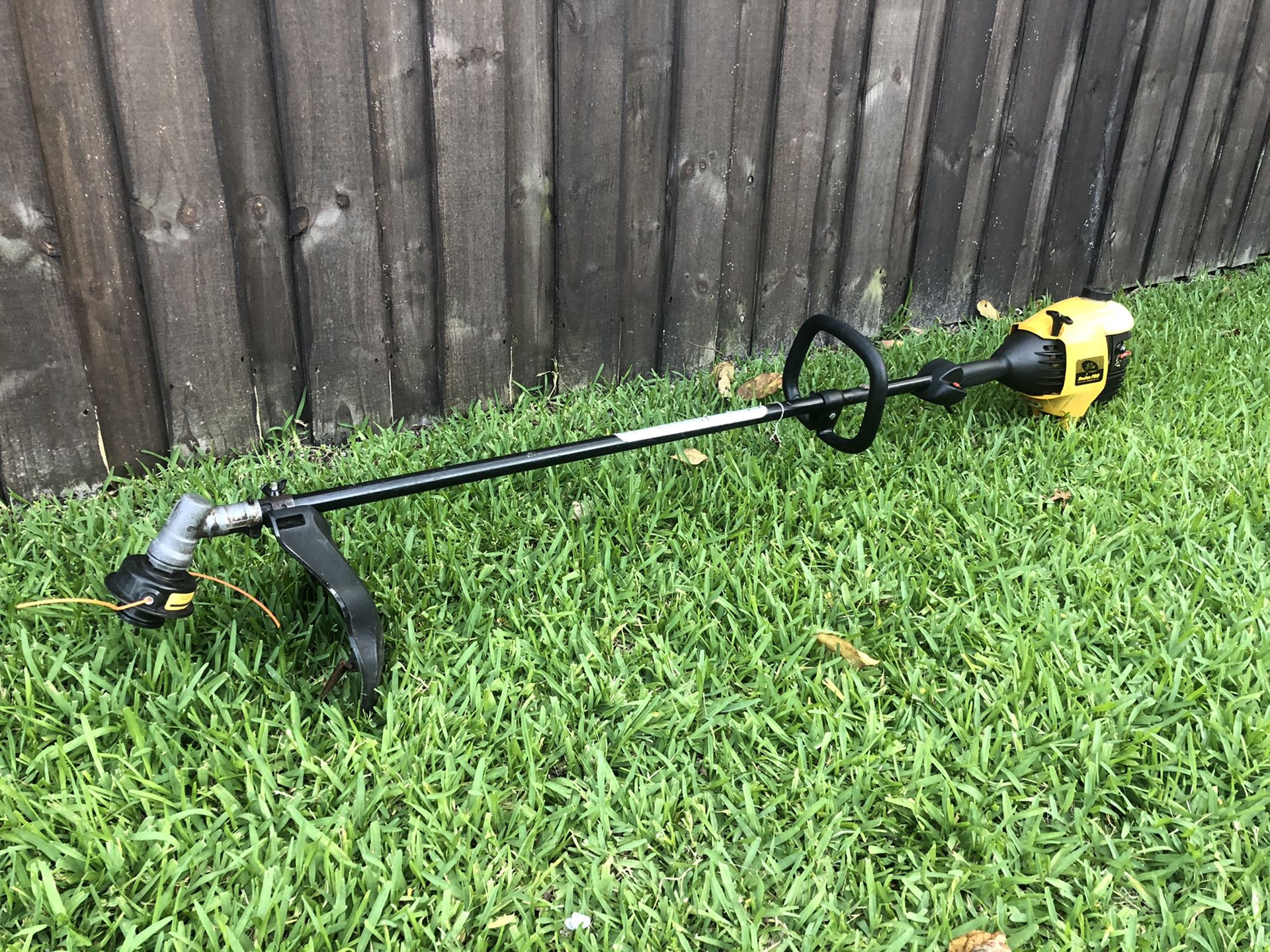 Poulan Pro weed eater in great condition!