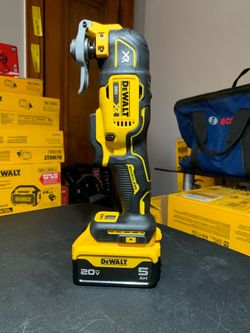 Dewalt Multitool XR with 5Ah battery