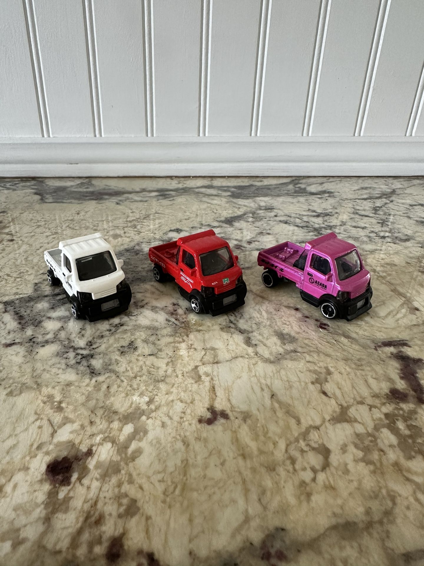 Mattel Hotwheels Mighty K Trucks Red/White/Pink