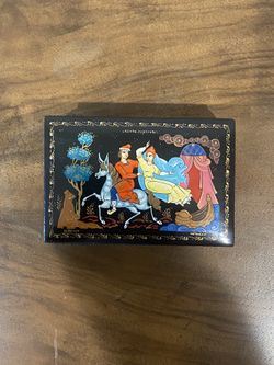Vintage Russian Hand Painted Lacquer Trinket Box