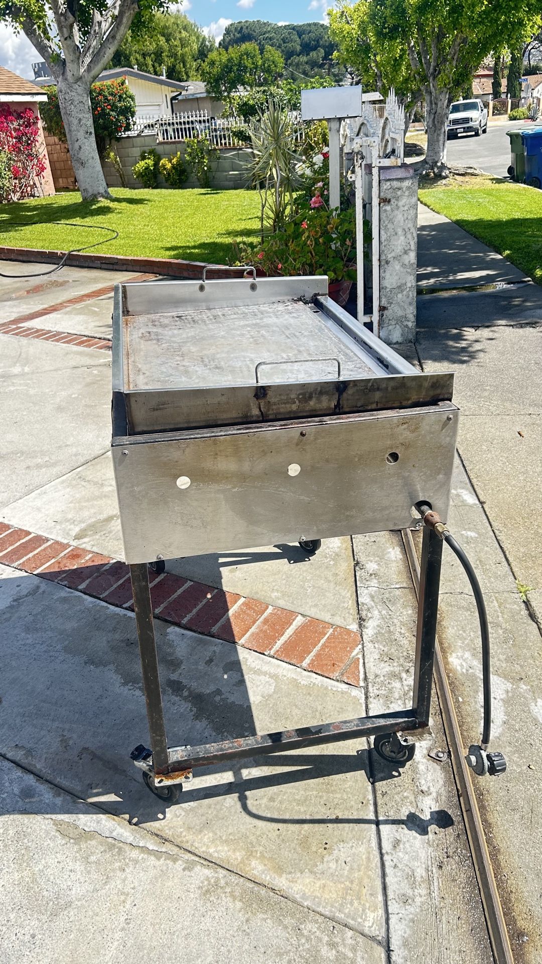 Griddle ( plancha ) portable cart on wheels