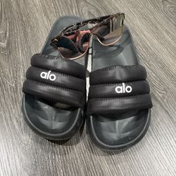 Yoga alo slides & sunglasses