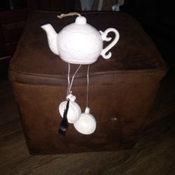 Hanging tea kettle