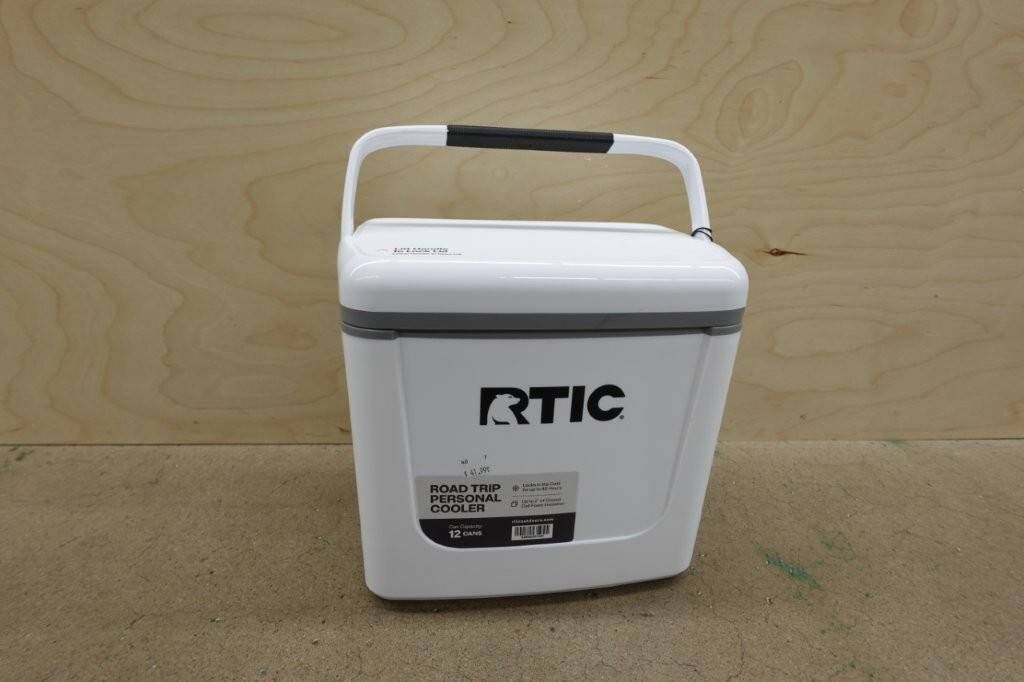 RTIC Road Trip 8 Qt Personal Cooler – White/Grey 