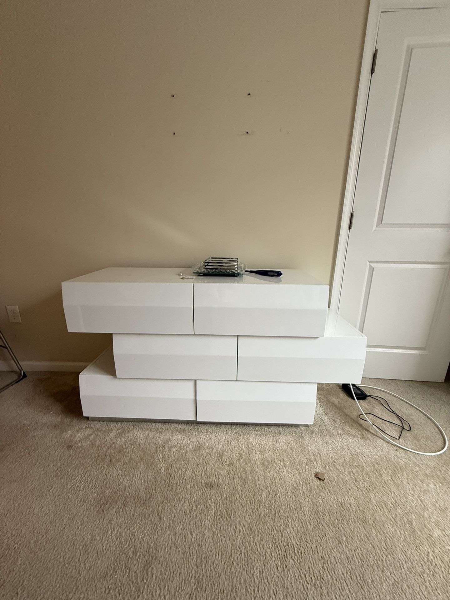 Bedroom, dresser, nightstands, and lamps