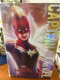 Captain Marvel by Hot toys