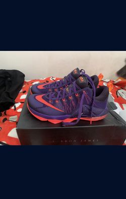 LEBRONS SIZE 11.
