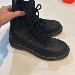 Womens Dr.Marten Leather Boots Size 7
