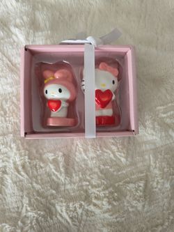 Hello Kitty salt qnd pepper shakers