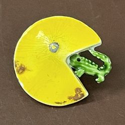Vintage Pac-Man Yellow Eat Green Lizard Crocodile Aligator Hat Lapel Enamel PIN 