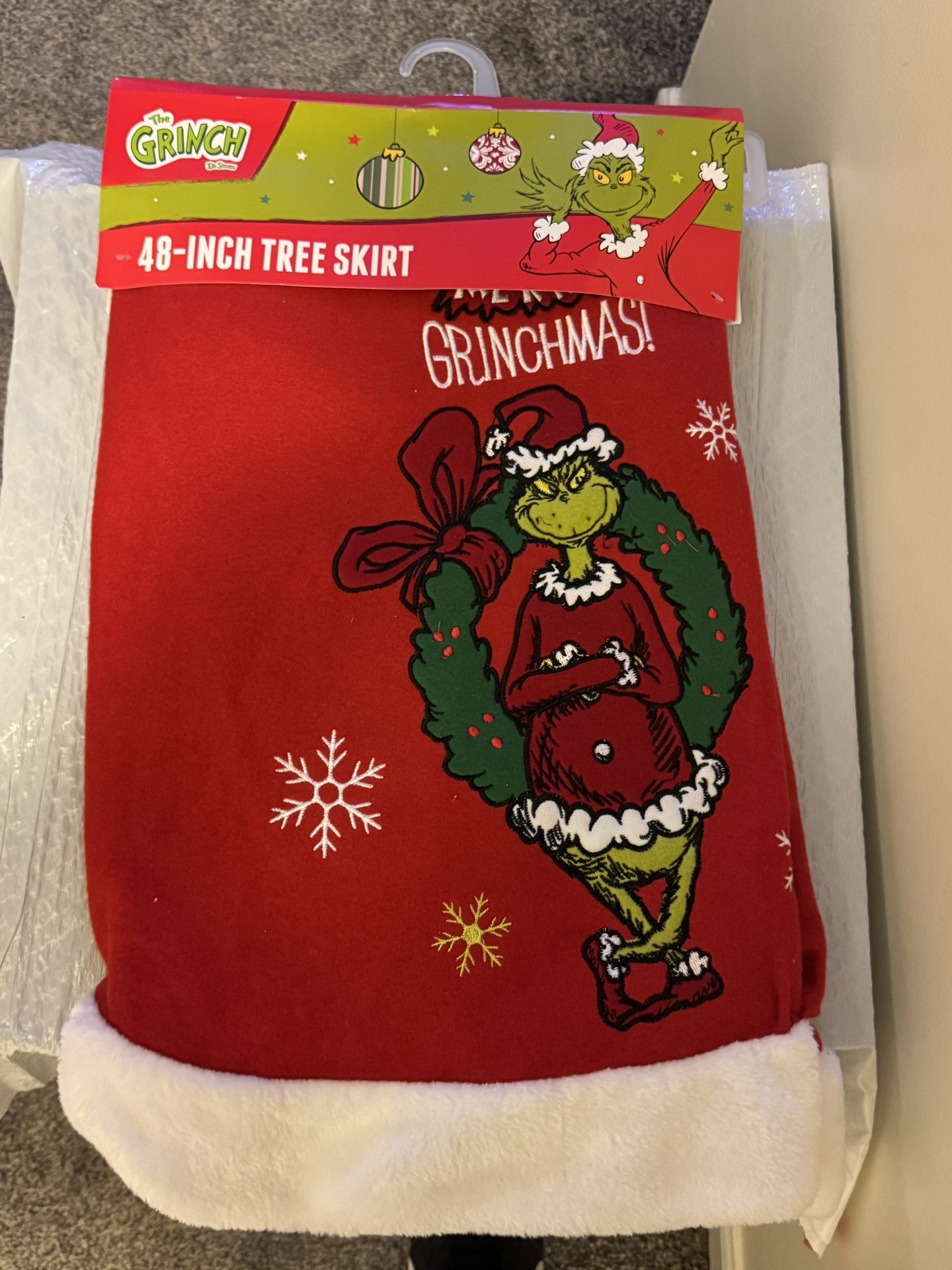 NEW DR SEUSS THE GRINCH MERRY GRINCHMAS 48" TREE SKIRT
