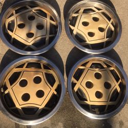 Hub caps for Datsun