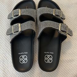 Size 10, Daisy Fuentes Strapped Bling Slides