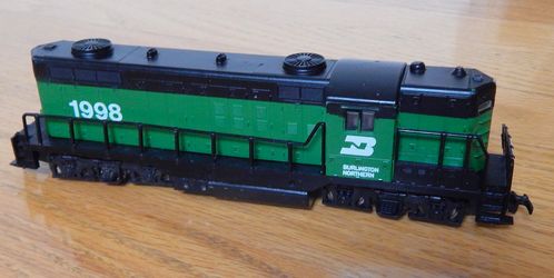 HO Burlington Northern GP18 train locomotive