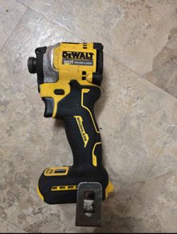 IMPACT DRIVER DEWALT XR CORTO