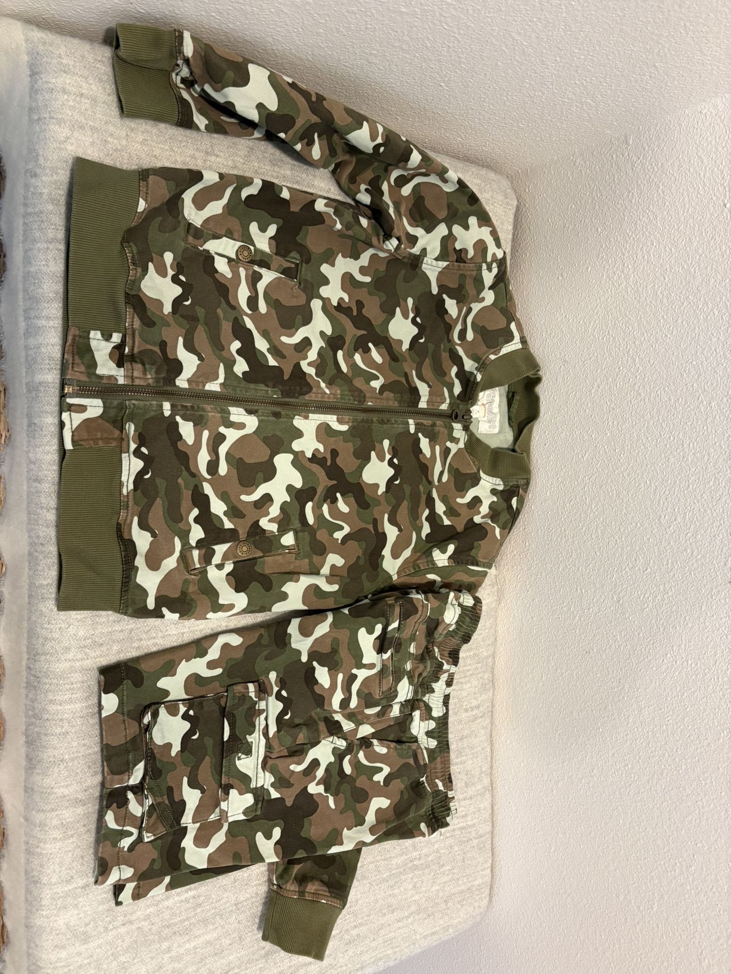 Boys size 7-8 Camo Jacket & Cargo Shorts - kids Clothes - Simi Valley