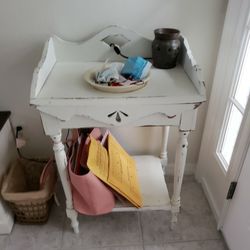 Side Table-shabby chic