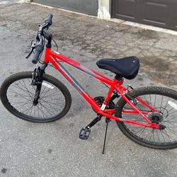 2022 HUFFY Stone Mountain bike “USED”