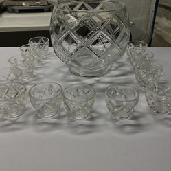 COLONY HEAVY GLASS CRYSTAL PUNCH BOWL WITH 12 CUPS