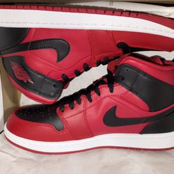 Jordan 1 Mid 