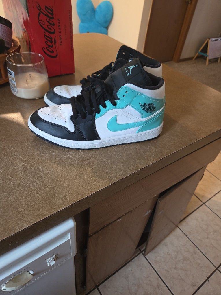 Jordan 1s Tropical Twist Size 12