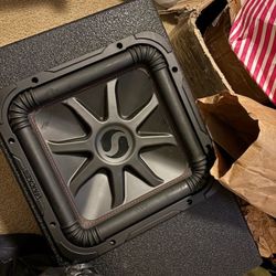 Kicker Solobaric Square 12 & Kicker 1600 Watt Amplifier 