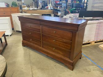 Modern Stiped Wood 8 Drawer Dresser