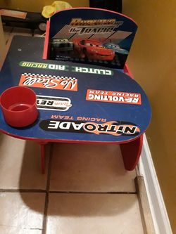 Nascar kids eating table