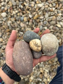 River Rock / Pea Gravel / Sand