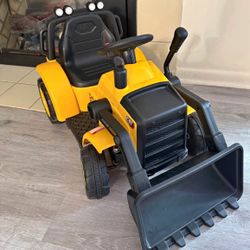 Kid’s CAT Ride-On with Real Bucket – Battery + Charger!