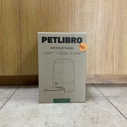 PETLIBRO AUTOMATIC CAT FEEDER WITH CAMERA.