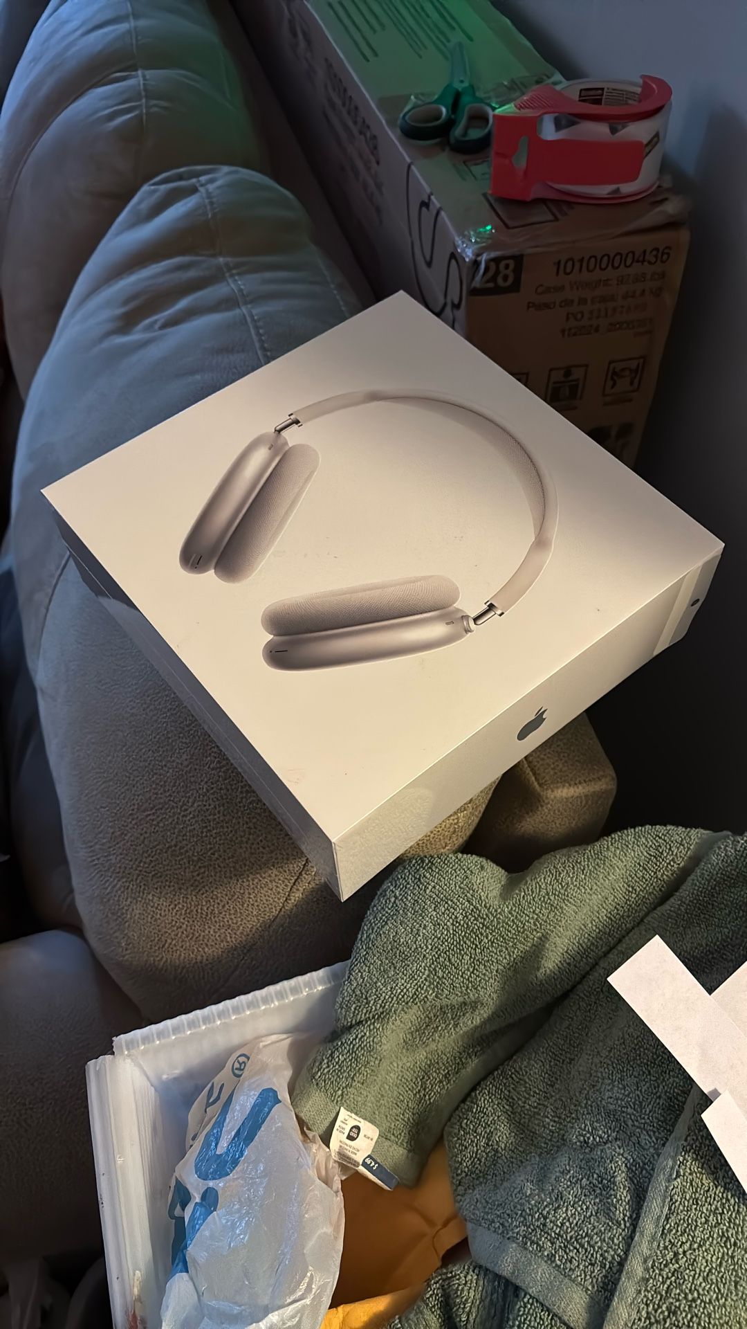 White AirPods Max