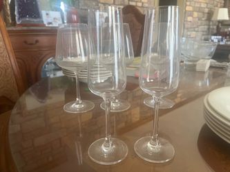 Villery& Boch Clear Crystal Stemmed Wine Glasses Set of 4
